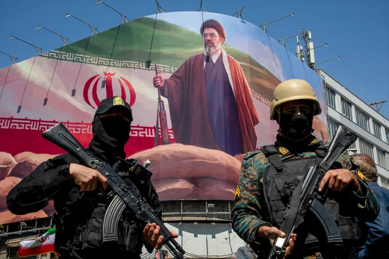 منابع خبری: فرمان مجتبی خامنه‌ای برای عفو و تخفیف مجازات، شامل حال زندانیان سیاسی با اتهامات امنیتی و جاسوسی نمی‌شود